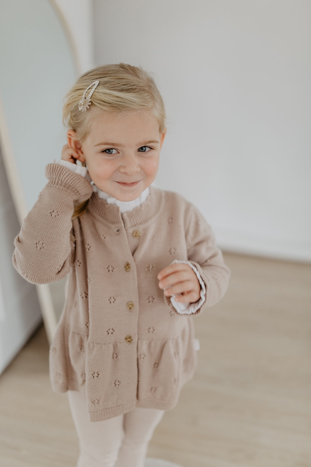 Lochstrick Cardigan mit Schößchen 'Dusty Rose'